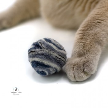 Balle pour chat en laine feutrée fait main