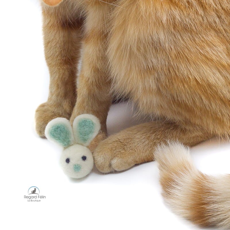 Petit lapin en laine pour chat et chaton
