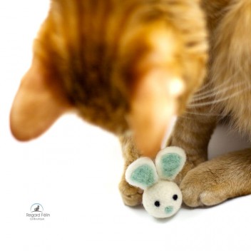 Petit lapin en laine pour chat et chaton