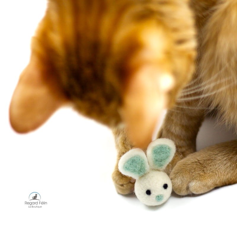 Petit lapin en laine pour chat et chaton