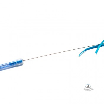 Plumeau pour chat avec pompons-rubans-plumes